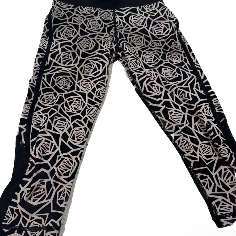 Lululemon Real Quick Crop - Full-On Luxtreme - Lululemon Size 2 - Black/White